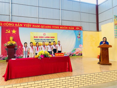 Đ/C Cao Thị Minh - Tổng Phụ Trách Đội phát biểu tại đại hội