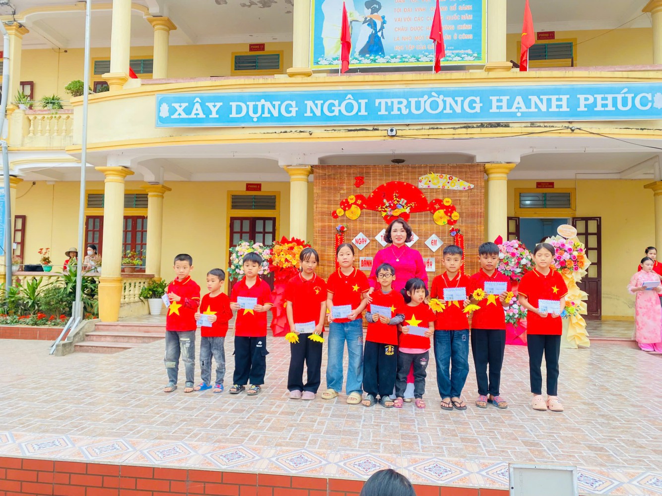 C Đa trao quà ngày tết Nến 1