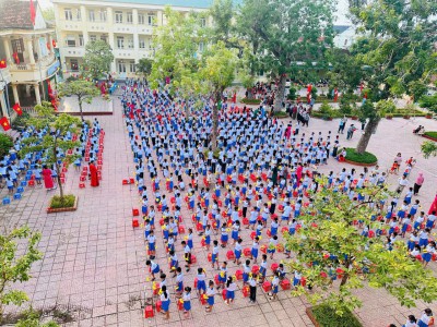 Hình ảnh ngày khai giảng trường TH Hợp Nhân (Phân hiệu 1)