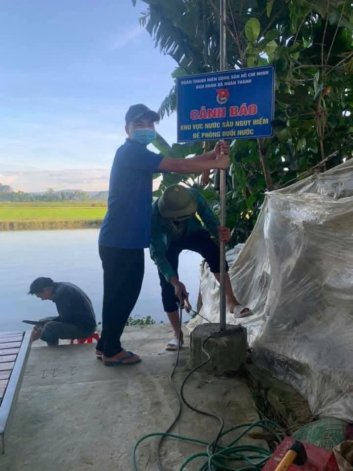 biển cảnh báo đoàn